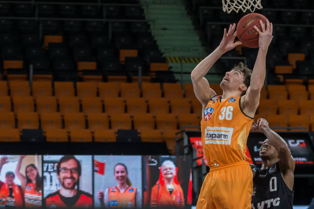 皇马以稳定 皇马以稳定