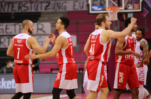 四川队在防 四川队在防